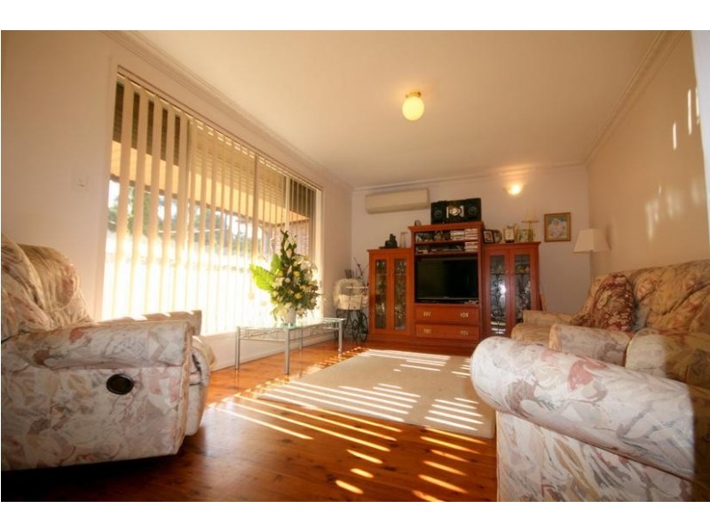 67 Lake Heights Road, Lake Heights NSW 2502