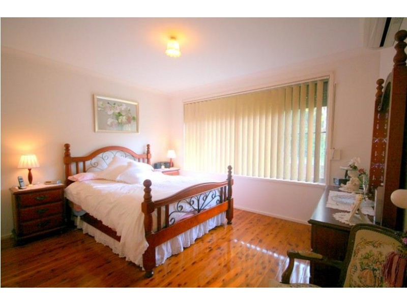 67 Lake Heights Road, Lake Heights NSW 2502
