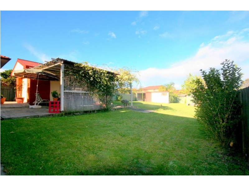 67 Lake Heights Road, Lake Heights NSW 2502