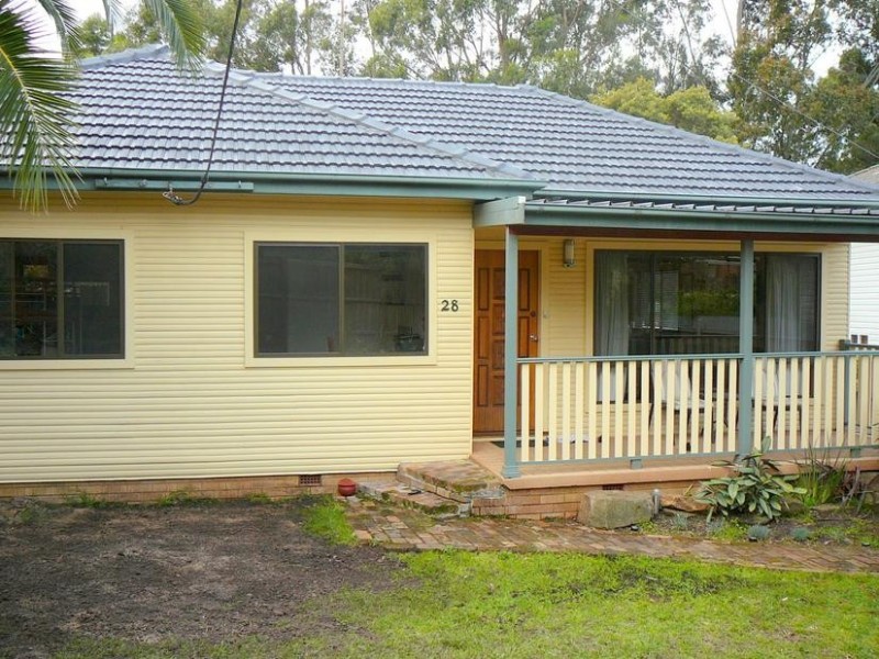 28 Cummins Street, Unanderra NSW 2526