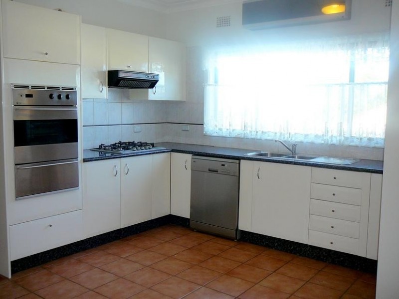 29 Beatus Street, Unanderra NSW 2526