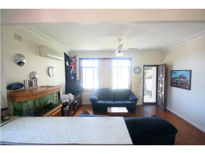 54 Mirrabooka Road, Lake Heights NSW 2502