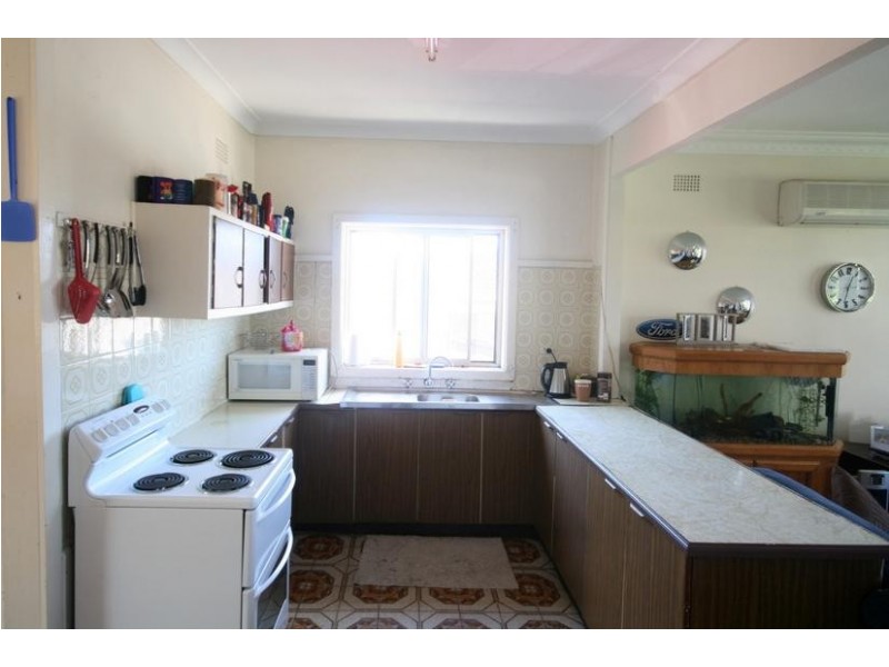 54 Mirrabooka Road, Lake Heights NSW 2502