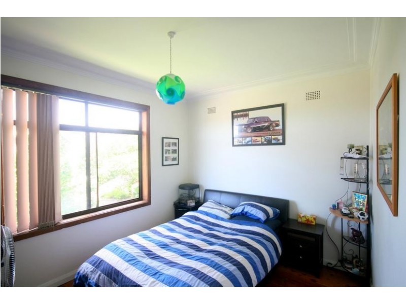 54 Mirrabooka Road, Lake Heights NSW 2502