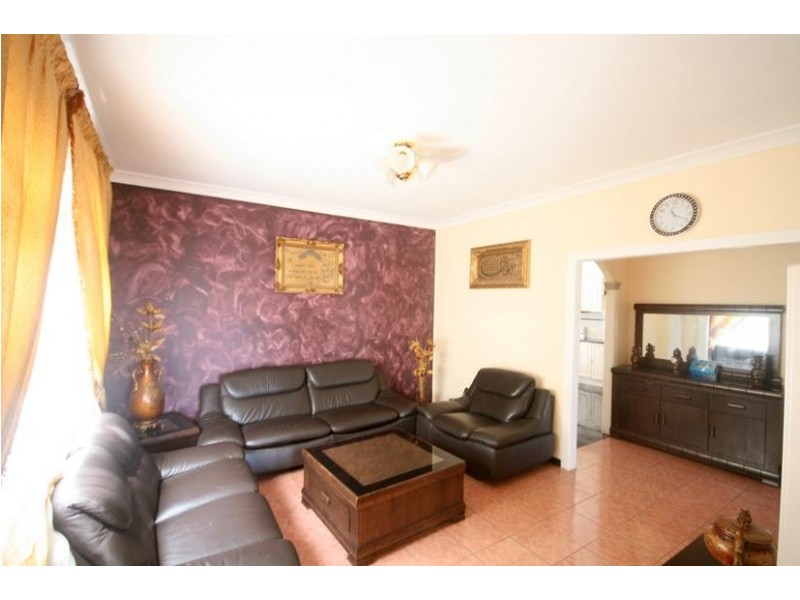 15 Jarvie Road, Cringila NSW 2502