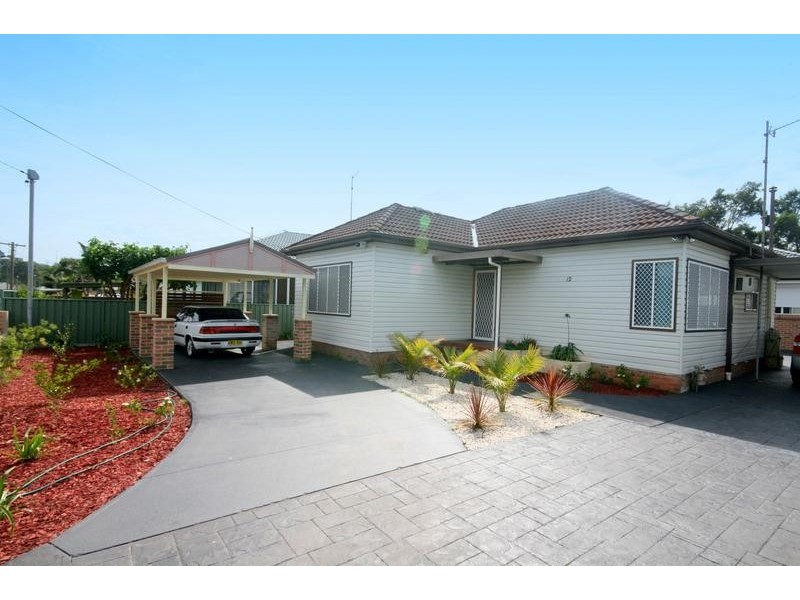 12A Hurt Parade, Unanderra NSW 2526