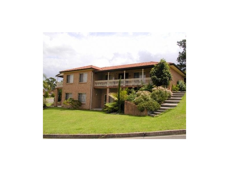 2 Coral Crescent, Unanderra NSW 2526