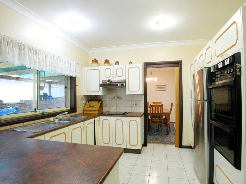 2 Coral Crescent, Unanderra NSW 2526