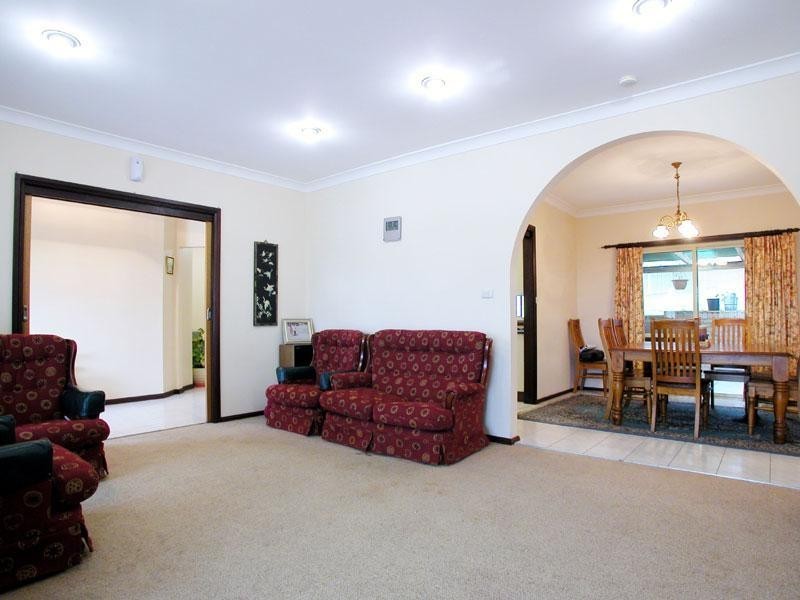 2 Coral Crescent, Unanderra NSW 2526