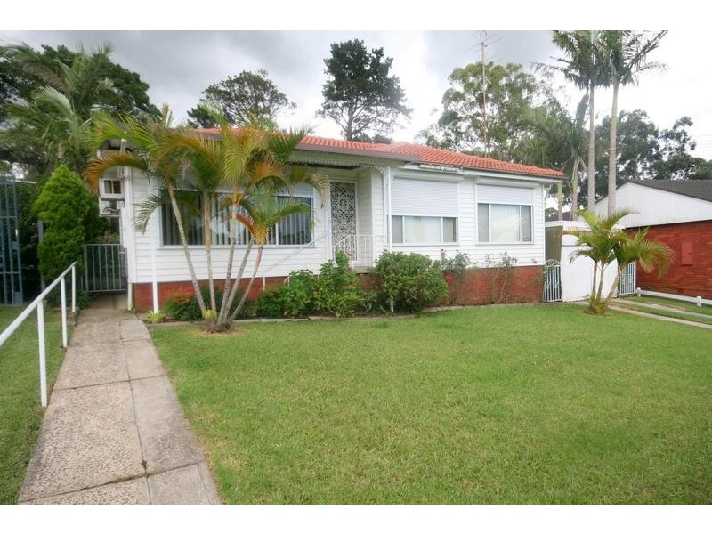 14 Normandie Place, Unanderra NSW 2526