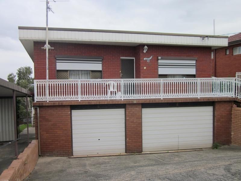 2/51 Blackman Parade, Unanderra NSW 2526