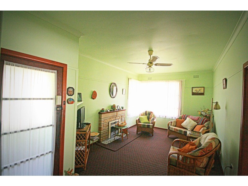 6 Cook Street, Unanderra NSW 2526