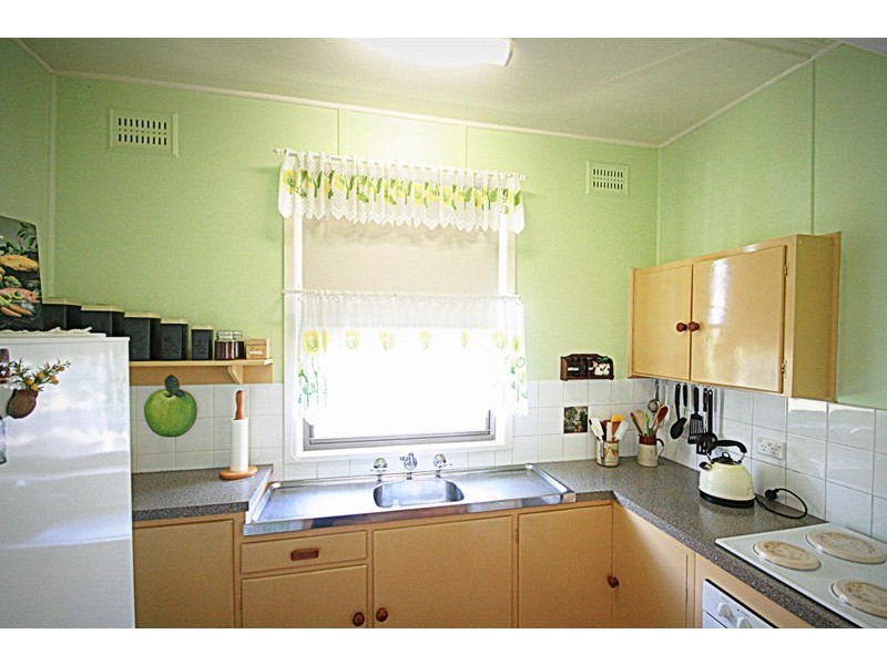 6 Cook Street, Unanderra NSW 2526