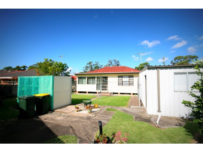 6 Cook Street, Unanderra NSW 2526