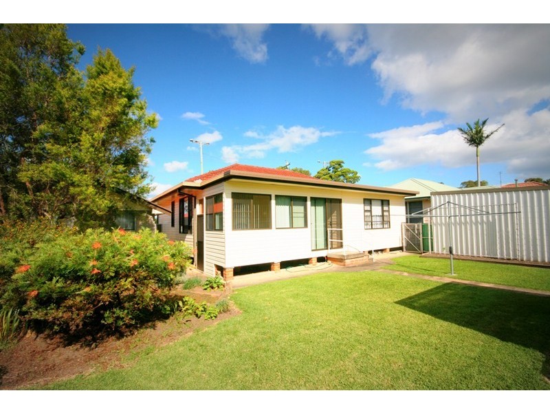 6 Cook Street, Unanderra NSW 2526
