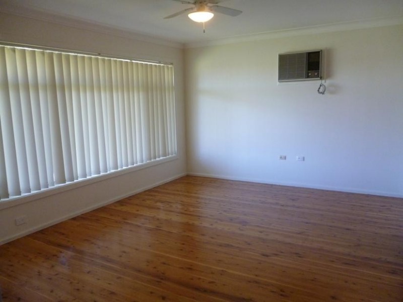 14 Normandie Place, Unanderra NSW 2526