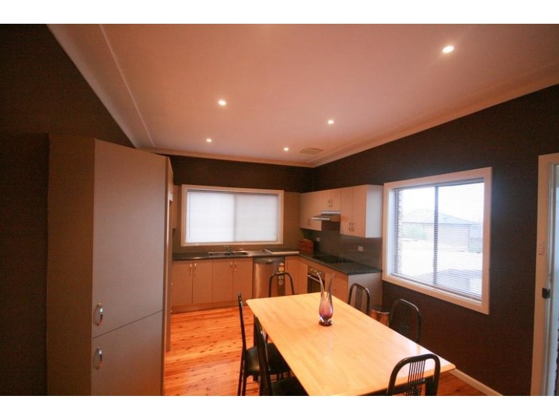 189 Flagstaff Road, Lake Heights NSW 2502