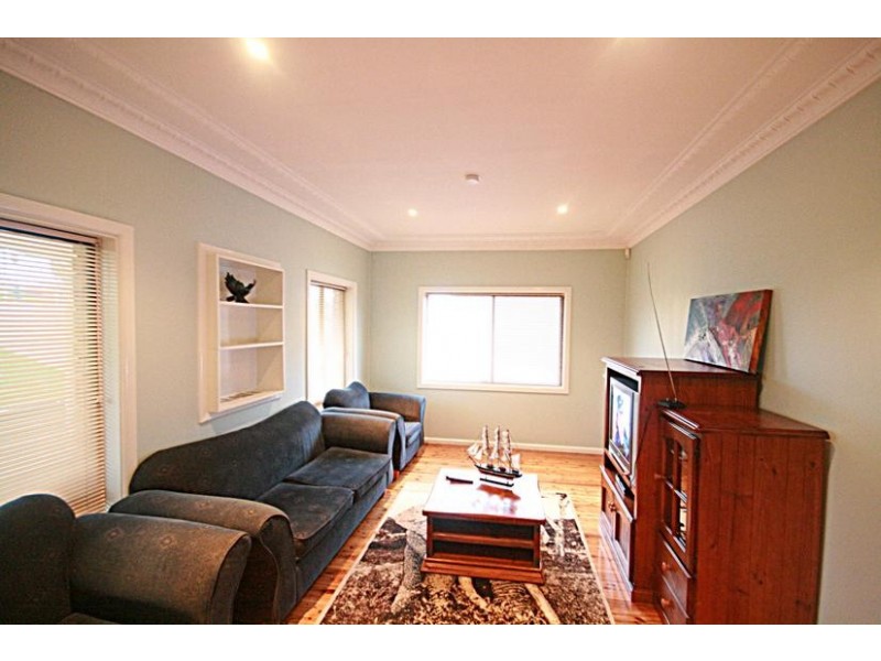 189 Flagstaff Road, Lake Heights NSW 2502