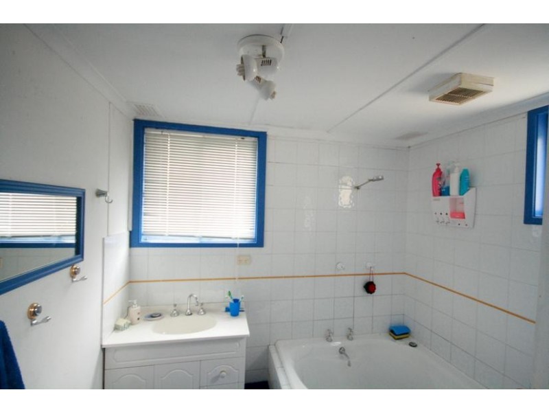 4 Cedar Street, Albion Park Rail NSW 2527