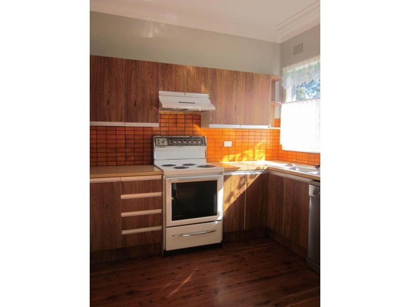 58 Cummins St, Unanderra NSW 2526