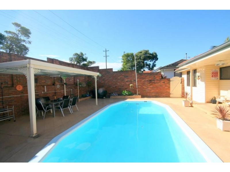 17 Frost Parade, Balgownie NSW 2519