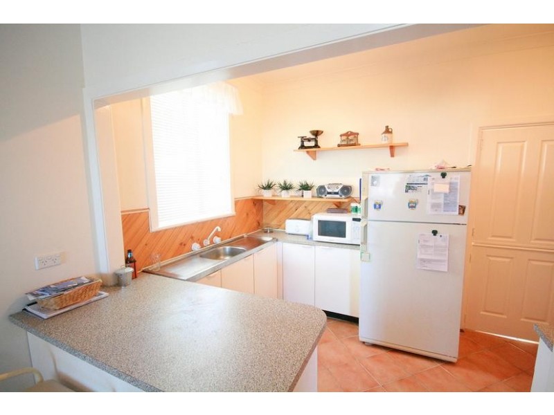 10 Stapleton Street, Unanderra NSW 2526