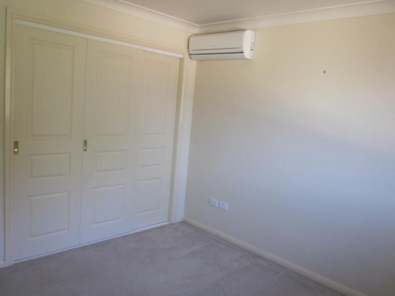 4/17 Tallegalla St, Unanderra NSW 2526