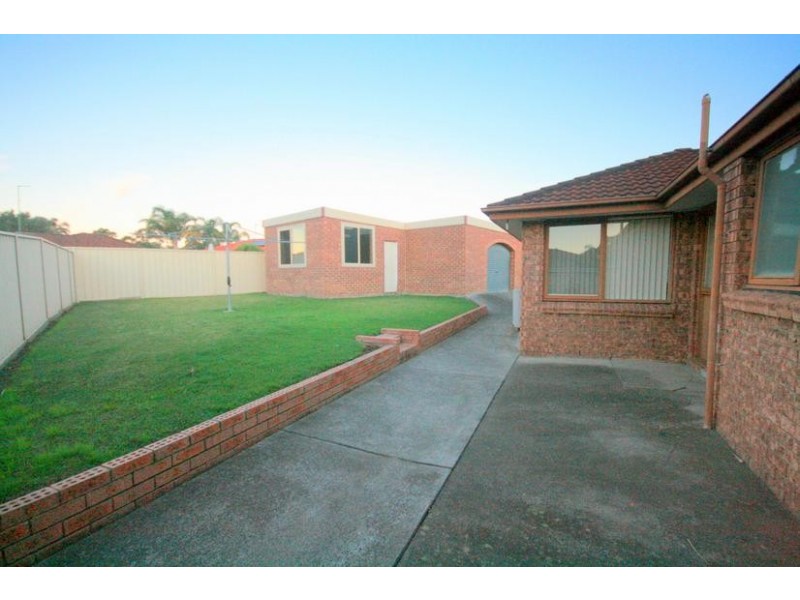 5 Warati Place, Oak Flats NSW 2529