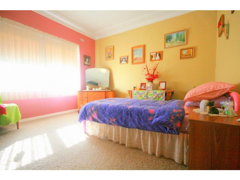 14 Trevor Avenue, Lake Heights NSW 2502