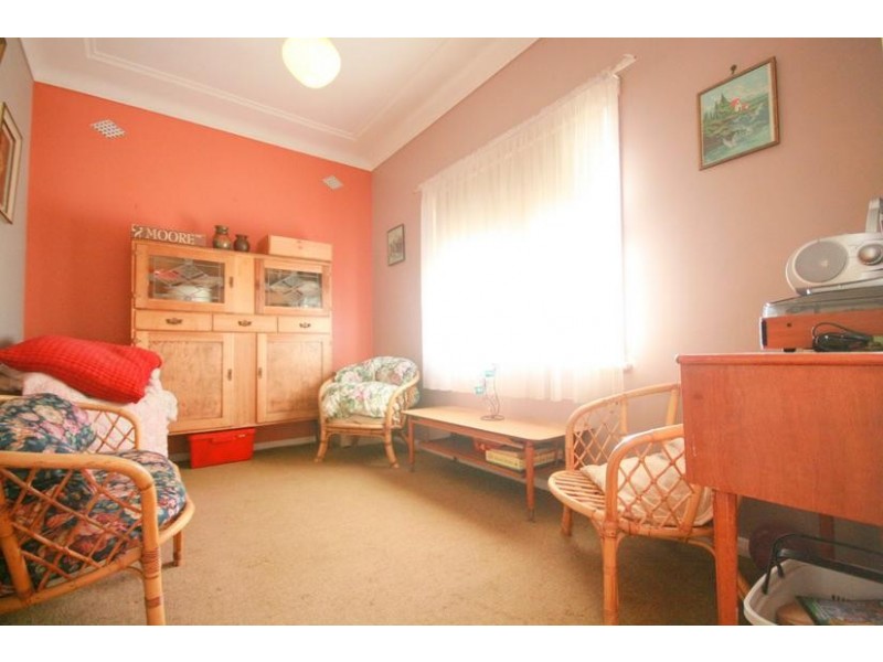 14 Trevor Avenue, Lake Heights NSW 2502