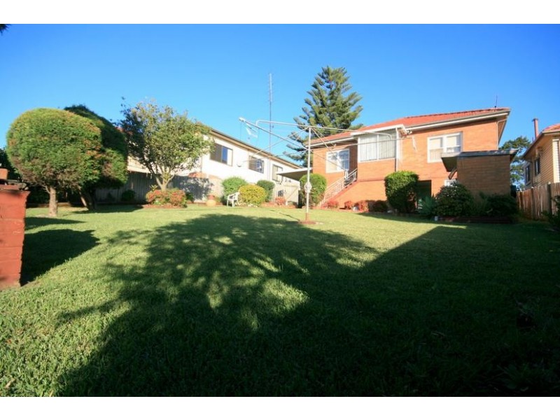 14 Trevor Avenue, Lake Heights NSW 2502