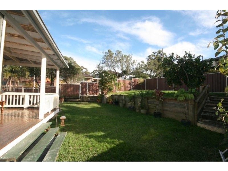 68 Bruce St, Unanderra NSW 2526