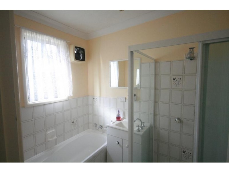 68 Bruce St, Unanderra NSW 2526