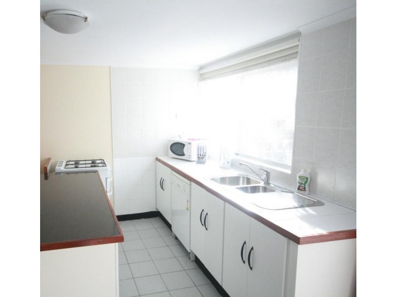 68 Bruce St, Unanderra NSW 2526