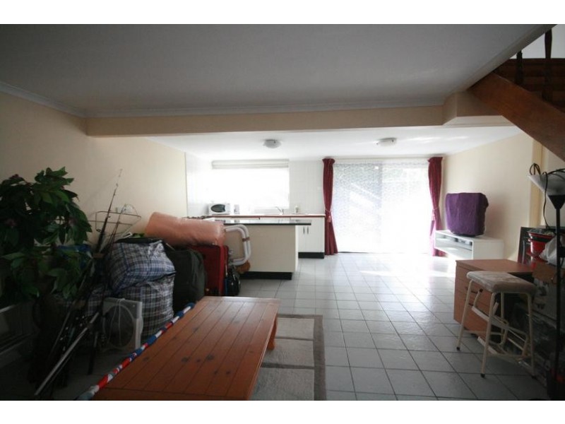 68 Bruce St, Unanderra NSW 2526