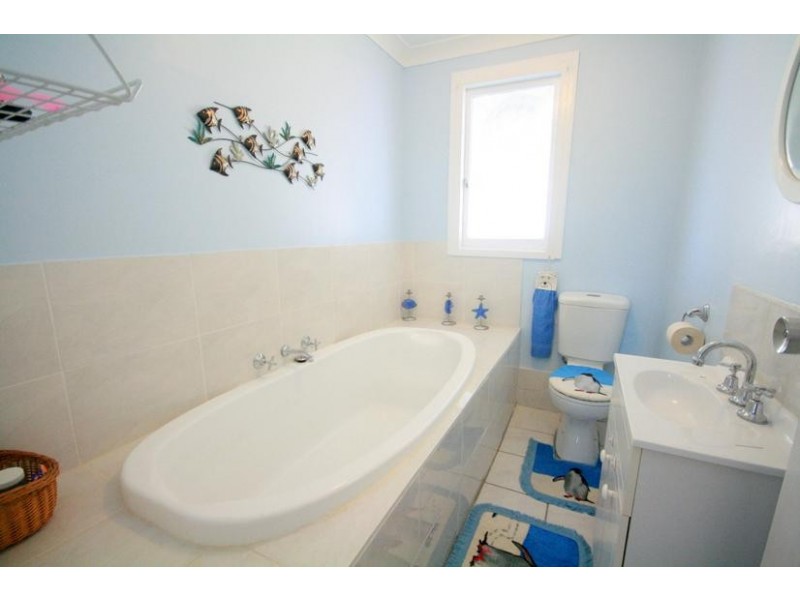 56 Gilba Road, Koonawarra NSW 2530