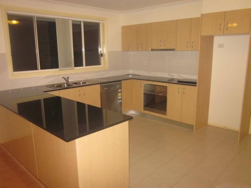 33C Chisholm Rd, Lake Heights NSW 2502