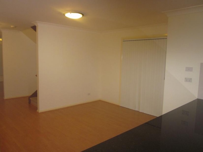 33C Chisholm Rd, Lake Heights NSW 2502
