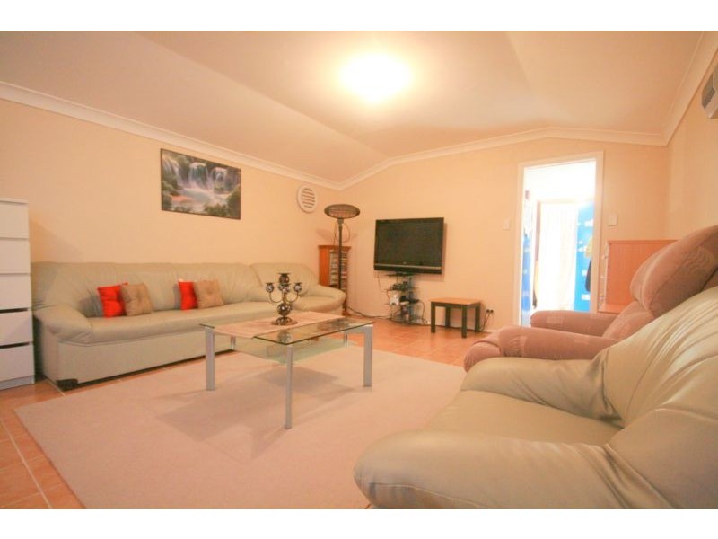 1 Barnes Street, Berkeley NSW 2506