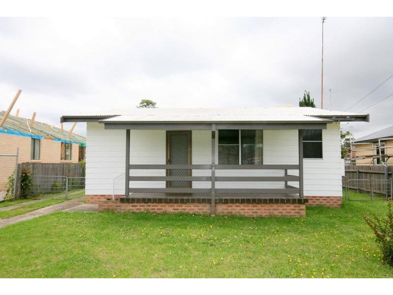 6 Cullen Street, Unanderra NSW 2526