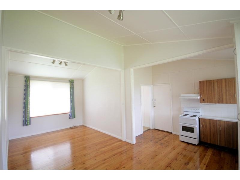 6 Cullen Street, Unanderra NSW 2526