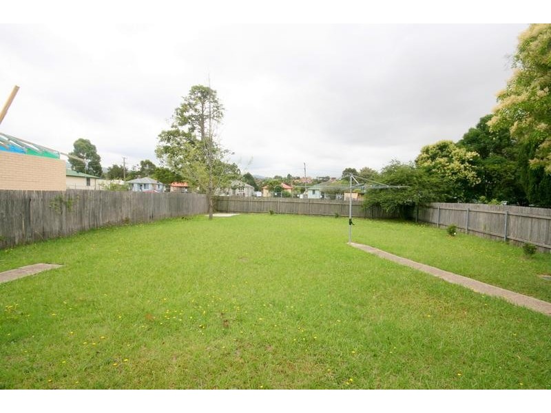 6 Cullen Street, Unanderra NSW 2526