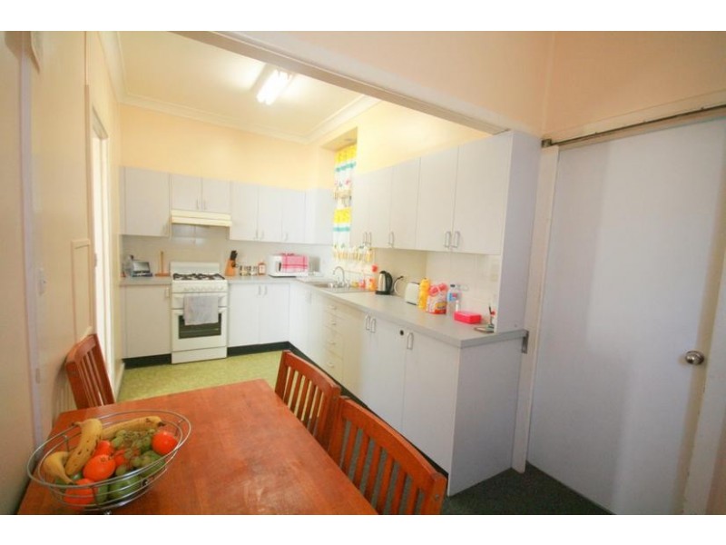 23 Blackman Parade, Unanderra NSW 2526