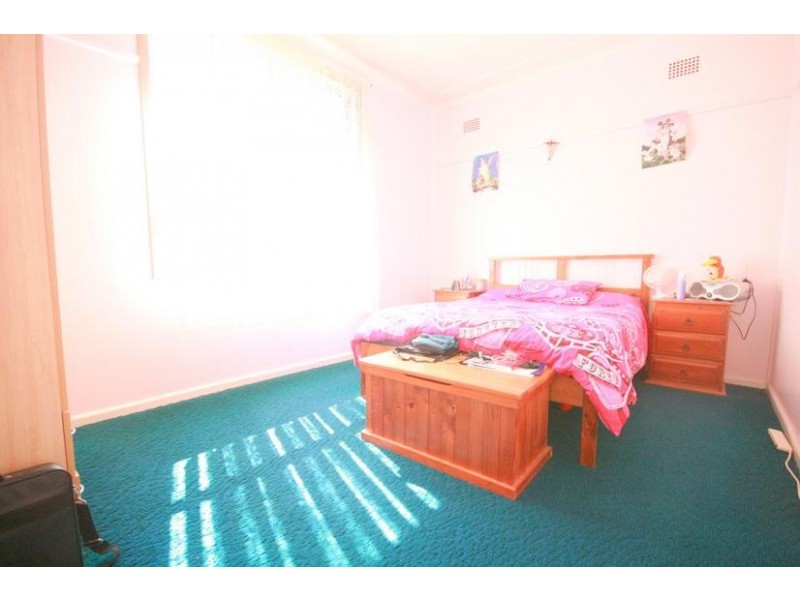 23 Blackman Parade, Unanderra NSW 2526