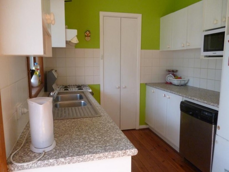 20 Leigh Crescent, Unanderra NSW 2526