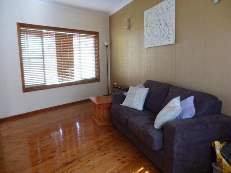 20 Leigh Crescent, Unanderra NSW 2526