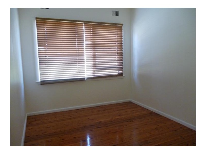 20 Leigh Crescent, Unanderra NSW 2526