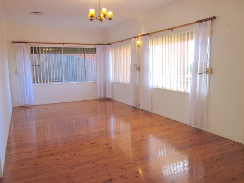 10 Gregory Street, Coniston NSW 2500