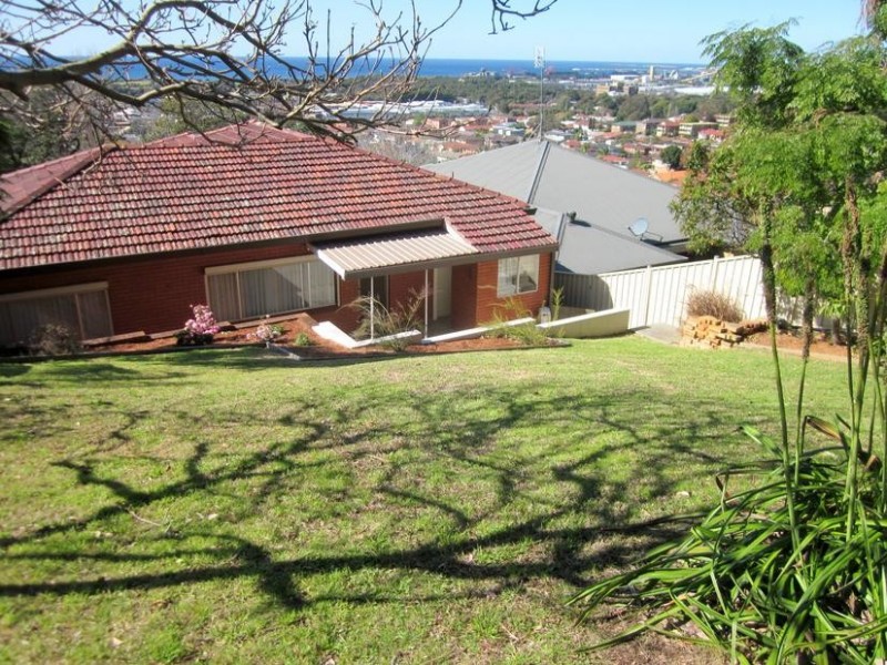 10 Gregory Street, Coniston NSW 2500