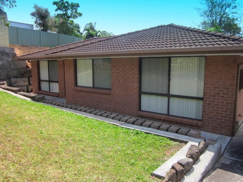 98A Cummins St, Unanderra NSW 2526